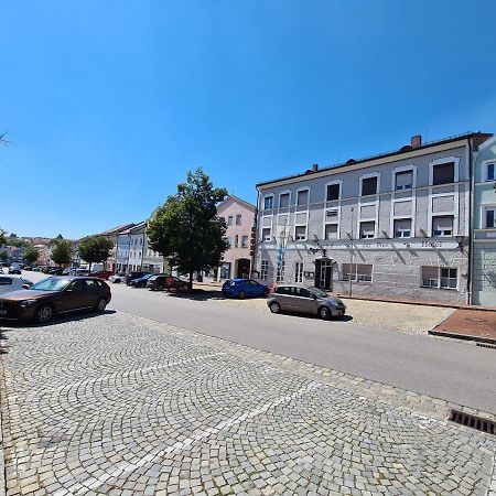 Hotel & Gasthof Zur Post Neumarkt-Sankt Veit エクステリア 写真