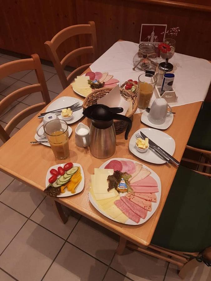 Hotel & Gasthof Zur Post Neumarkt-Sankt Veit エクステリア 写真
