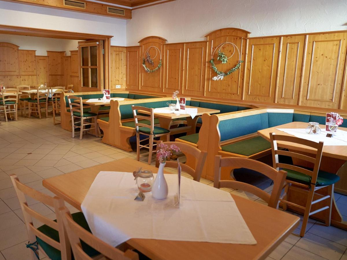 Hotel & Gasthof Zur Post Neumarkt-Sankt Veit エクステリア 写真
