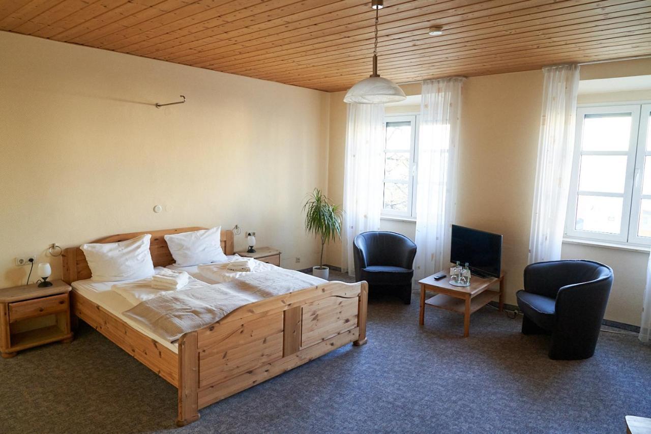 Hotel & Gasthof Zur Post Neumarkt-Sankt Veit エクステリア 写真